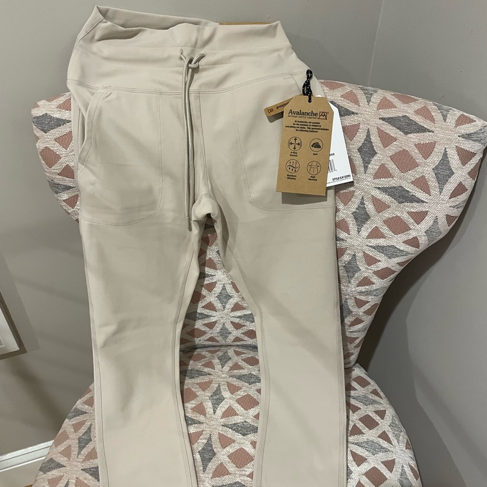 Avalanche Compression High Waisted Leggings Moisture Wicking NWT. 4-way stretch.